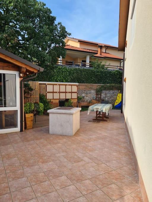 Hisa Idej Apartment Sezana Bagian luar foto